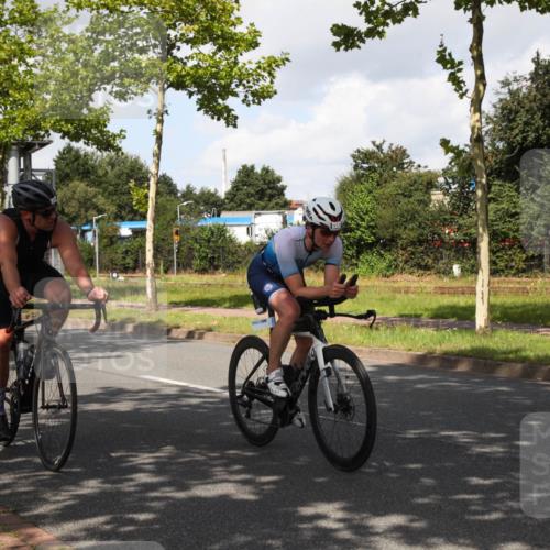 10.08.2025 - GEWOBA Citytriathlon Bremen Yannick Fuchs http://msf.ph/oto/8561540 10.08.2025 12:18:05 Radfahren 553, 579, 582, 741, 765, 794, 833, 867, 933, 966, 977 meine-sportfotos.de