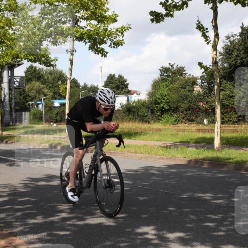 10.08.2025 - GEWOBA Citytriathlon Bremen Yannick Fuchs http://msf.ph/oto/8561546 10.08.2025 12:18:12 Radfahren 553, 579, 582, 794, 833, 867, 914, 966, 973, 977 meine-sportfotos.de