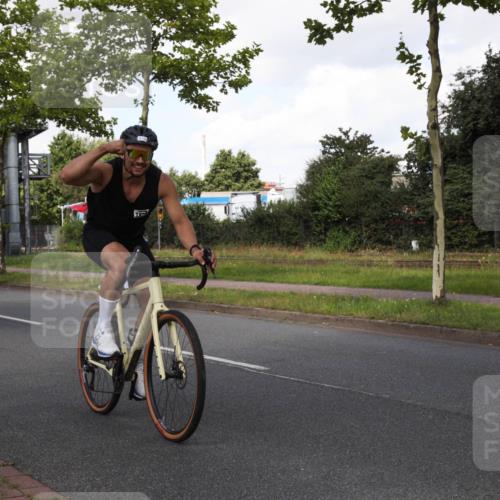 10.08.2025 - GEWOBA Citytriathlon Bremen Yannick Fuchs http://msf.ph/oto/8561572 10.08.2025 12:18:35 Radfahren 584, 637, 642, 652, 678, 680, 759, 763, 781, 855, 919, 973, 1015, 1018, 1029 meine-sportfotos.de