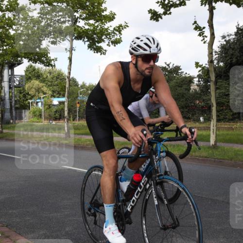 10.08.2025 - GEWOBA Citytriathlon Bremen Yannick Fuchs http://msf.ph/oto/8561577 10.08.2025 12:18:38 Radfahren 584, 637, 642, 652, 678, 680, 759, 763, 781, 855, 919, 1015, 1018, 1029 meine-sportfotos.de