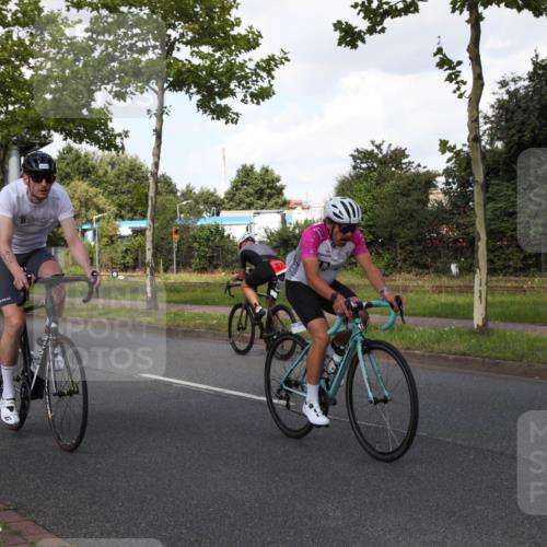 10.08.2025 - GEWOBA Citytriathlon Bremen Yannick Fuchs http://msf.ph/oto/8561582 10.08.2025 12:18:39 Radfahren 584, 637, 642, 652, 678, 680, 759, 781, 789, 790, 855, 919, 1015, 1018, 1029 meine-sportfotos.de