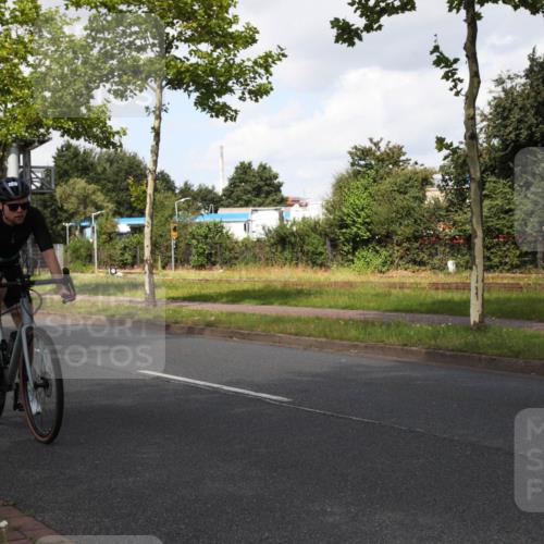 10.08.2025 - GEWOBA Citytriathlon Bremen Yannick Fuchs http://msf.ph/oto/8561586 10.08.2025 12:18:44 Radfahren 556, 584, 642, 652, 678, 759, 781, 789, 790, 825, 853, 855, 919, 1015, 1018, 1029 meine-sportfotos.de