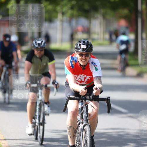 10.08.2025 - GEWOBA Citytriathlon Bremen Yannick Fuchs http://msf.ph/oto/8561602 10.08.2025 14:23:17 Radfahren 99, 154, 163, 200, 209, 213, 222, 225, 249, 251, 423, 431, 478, 480 meine-sportfotos.de