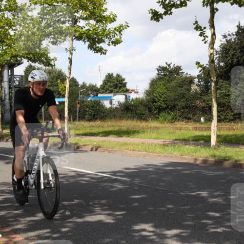 10.08.2025 - GEWOBA Citytriathlon Bremen Yannick Fuchs http://msf.ph/oto/8561609 10.08.2025 12:18:58 Radfahren 556, 789, 790, 825, 853, 978, 982, 1018 meine-sportfotos.de