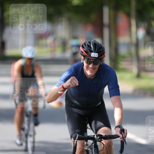 10.08.2025 - GEWOBA Citytriathlon Bremen Yannick Fuchs http://msf.ph/oto/8561619 10.08.2025 14:23:19 Radfahren 99, 154, 163, 200, 209, 213, 222, 225, 249, 250, 251, 317, 423, 431, 478, 480 meine-sportfotos.de