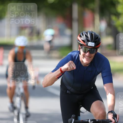 10.08.2025 - GEWOBA Citytriathlon Bremen Yannick Fuchs http://msf.ph/oto/8561621 10.08.2025 14:23:19 Radfahren 99, 154, 163, 200, 209, 213, 222, 225, 249, 250, 251, 317, 423, 431, 478, 480 meine-sportfotos.de