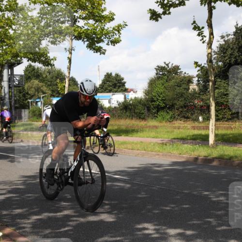 10.08.2025 - GEWOBA Citytriathlon Bremen Yannick Fuchs http://msf.ph/oto/8561628 10.08.2025 12:19:16 Radfahren 709, 750, 762, 804, 1033 meine-sportfotos.de