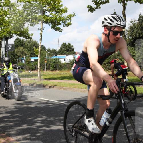 10.08.2025 - GEWOBA Citytriathlon Bremen Yannick Fuchs http://msf.ph/oto/8561642 10.08.2025 12:19:26 Radfahren 709, 750, 762, 804, 872, 1033 meine-sportfotos.de