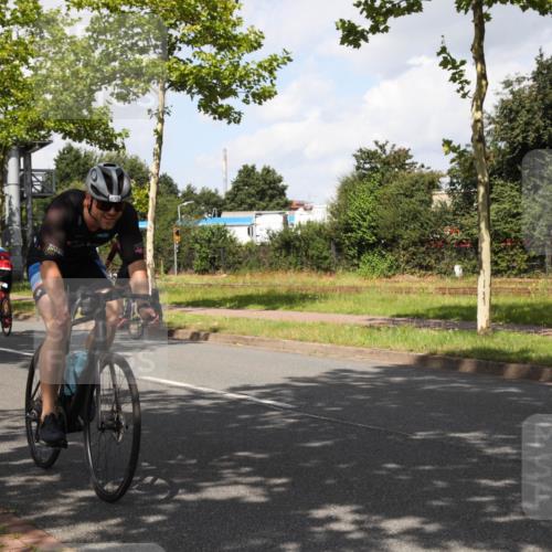 10.08.2025 - GEWOBA Citytriathlon Bremen Yannick Fuchs http://msf.ph/oto/8561690 10.08.2025 12:20:03 Radfahren 639, 719, 739, 764, 782, 784, 841, 844, 920, 1027 meine-sportfotos.de