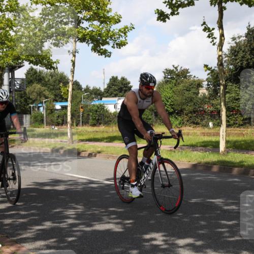 10.08.2025 - GEWOBA Citytriathlon Bremen Yannick Fuchs http://msf.ph/oto/8561694 10.08.2025 12:20:07 Radfahren 565, 570, 639, 739, 764, 782, 784, 841, 844, 892, 920, 1027 meine-sportfotos.de