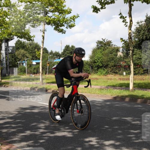 10.08.2025 - GEWOBA Citytriathlon Bremen Yannick Fuchs http://msf.ph/oto/8561698 10.08.2025 12:20:08 Radfahren 565, 570, 639, 739, 764, 782, 784, 841, 844, 892, 920, 1027 meine-sportfotos.de
