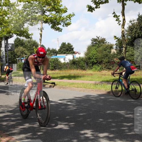 10.08.2025 - GEWOBA Citytriathlon Bremen Yannick Fuchs http://msf.ph/oto/8561713 10.08.2025 12:20:16 Radfahren 565, 570, 596, 639, 720, 782, 784, 844, 892, 920, 1027 meine-sportfotos.de