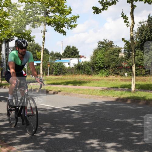 10.08.2025 - GEWOBA Citytriathlon Bremen Yannick Fuchs http://msf.ph/oto/8561733 10.08.2025 12:20:28 Radfahren 563, 565, 570, 596, 631, 720, 734, 829, 892, 900 meine-sportfotos.de