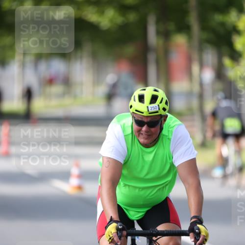 10.08.2025 - GEWOBA Citytriathlon Bremen Yannick Fuchs http://msf.ph/oto/8561735 10.08.2025 14:23:34 Radfahren 99, 154, 158, 200, 205, 225, 234, 250, 251, 317 meine-sportfotos.de