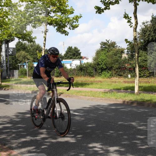 10.08.2025 - GEWOBA Citytriathlon Bremen Yannick Fuchs http://msf.ph/oto/8561749 10.08.2025 12:20:38 Radfahren 563, 596, 631, 734, 829, 900, 940 meine-sportfotos.de