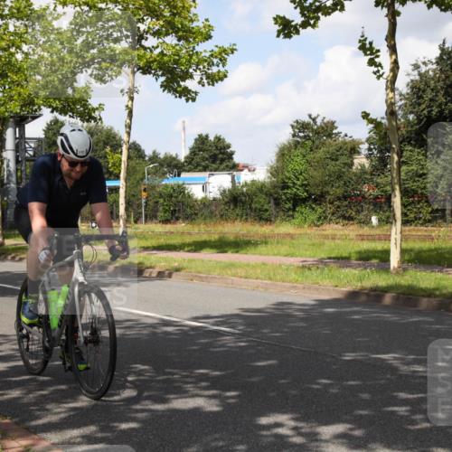 10.08.2025 - GEWOBA Citytriathlon Bremen Yannick Fuchs http://msf.ph/oto/8561766 10.08.2025 12:20:54 Radfahren 558, 581, 701, 772, 795, 899, 940, 1001 meine-sportfotos.de