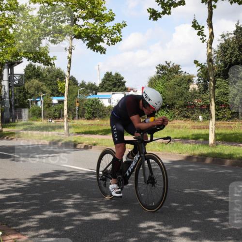 10.08.2025 - GEWOBA Citytriathlon Bremen Yannick Fuchs http://msf.ph/oto/8561777 10.08.2025 12:21:01 Radfahren 555, 558, 581, 662, 701, 758, 772, 795, 813, 869, 899, 969, 1001, 1002 meine-sportfotos.de
