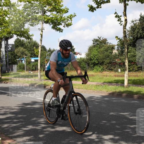 10.08.2025 - GEWOBA Citytriathlon Bremen Yannick Fuchs http://msf.ph/oto/8561833 10.08.2025 12:21:19 Radfahren 555, 618, 662, 758, 761, 785, 813, 869, 913, 949, 969, 975, 1002 meine-sportfotos.de