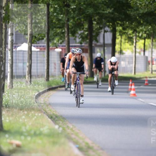10.08.2025 - GEWOBA Citytriathlon Bremen Yannick Fuchs http://msf.ph/oto/8561880 10.08.2025 14:24:39 Radfahren 3, 165, 180, 247, 298, 332, 432, 488 meine-sportfotos.de