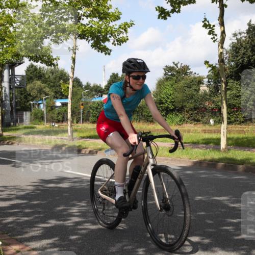 10.08.2025 - GEWOBA Citytriathlon Bremen Yannick Fuchs http://msf.ph/oto/8561886 10.08.2025 12:21:29 Radfahren 618, 761, 785, 913, 923, 949, 975 meine-sportfotos.de