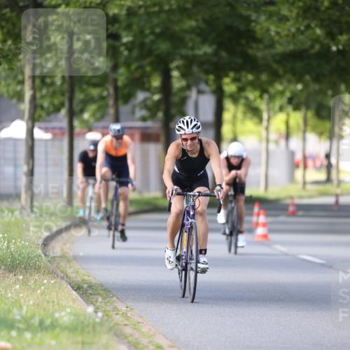 10.08.2025 - GEWOBA Citytriathlon Bremen Yannick Fuchs http://msf.ph/oto/8561888 10.08.2025 14:24:40 Radfahren 3, 165, 180, 247, 298, 332, 432, 488 meine-sportfotos.de