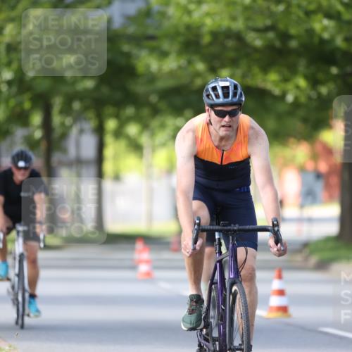 10.08.2025 - GEWOBA Citytriathlon Bremen Yannick Fuchs http://msf.ph/oto/8561907 10.08.2025 14:24:42 Radfahren 3, 165, 180, 247, 298, 332, 432, 488 meine-sportfotos.de