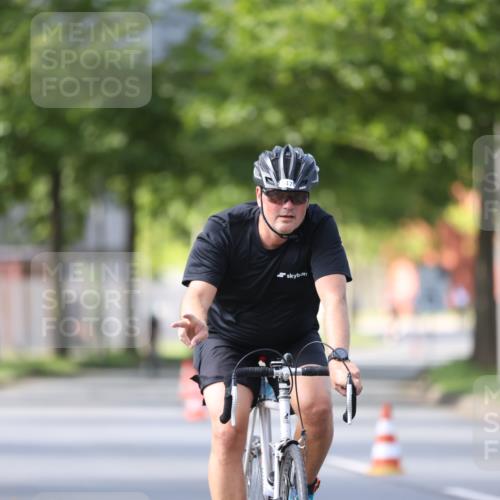 10.08.2025 - GEWOBA Citytriathlon Bremen Yannick Fuchs http://msf.ph/oto/8561916 10.08.2025 14:24:44 Radfahren 3, 165, 180, 247, 298, 332, 346, 432, 488 meine-sportfotos.de