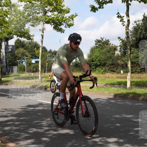 10.08.2025 - GEWOBA Citytriathlon Bremen Yannick Fuchs http://msf.ph/oto/8561944 10.08.2025 12:21:49 Radfahren 572, 862, 923 meine-sportfotos.de
