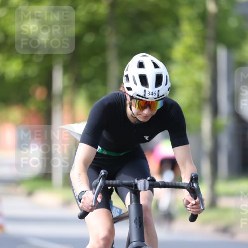 10.08.2025 - GEWOBA Citytriathlon Bremen Yannick Fuchs http://msf.ph/oto/8561947 10.08.2025 14:24:59 Radfahren 22, 166, 202, 235, 269, 332, 346, 432 meine-sportfotos.de