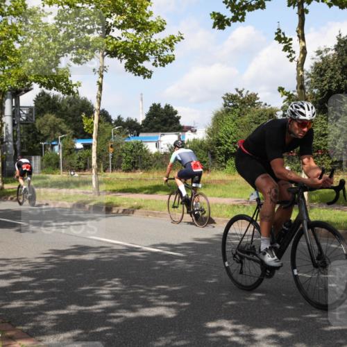 10.08.2025 - GEWOBA Citytriathlon Bremen Yannick Fuchs http://msf.ph/oto/8561974 10.08.2025 12:22:51 Radfahren 580, 634, 658, 690, 714, 729, 926 meine-sportfotos.de