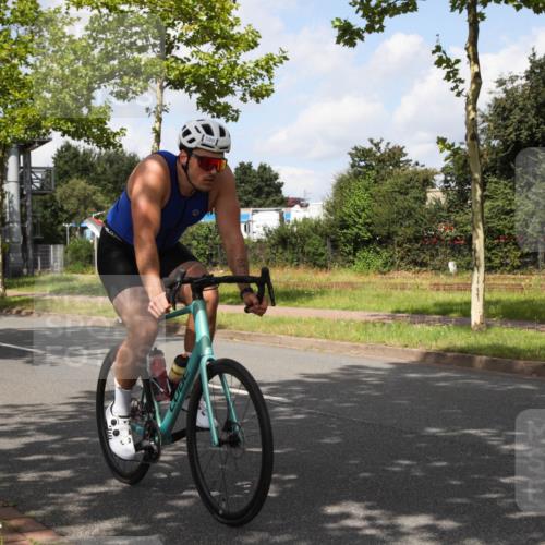 10.08.2025 - GEWOBA Citytriathlon Bremen Yannick Fuchs http://msf.ph/oto/8561982 10.08.2025 12:23:11 Radfahren 589, 603, 606, 638, 740, 921, 934, 953 meine-sportfotos.de