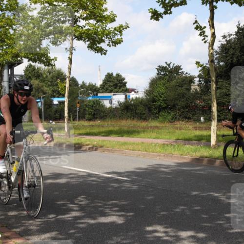 10.08.2025 - GEWOBA Citytriathlon Bremen Yannick Fuchs http://msf.ph/oto/8561991 10.08.2025 12:23:23 Radfahren 589, 606, 638, 696, 740, 754, 802, 921, 934, 945, 953 meine-sportfotos.de