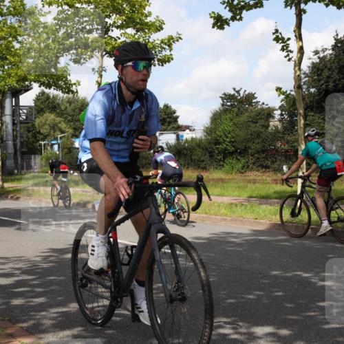10.08.2025 - GEWOBA Citytriathlon Bremen Yannick Fuchs http://msf.ph/oto/8561997 10.08.2025 12:23:24 Radfahren 589, 606, 638, 696, 740, 754, 802, 921, 934, 945, 953 meine-sportfotos.de