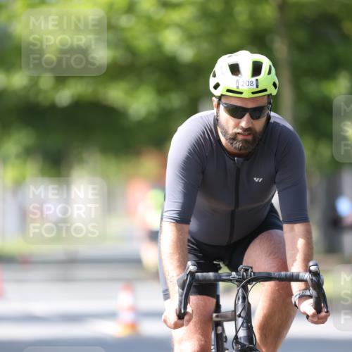 10.08.2025 - GEWOBA Citytriathlon Bremen Yannick Fuchs http://msf.ph/oto/8562066 10.08.2025 14:25:27 Radfahren 49, 85, 208, 267, 270, 323, 326, 336, 462, 479 meine-sportfotos.de