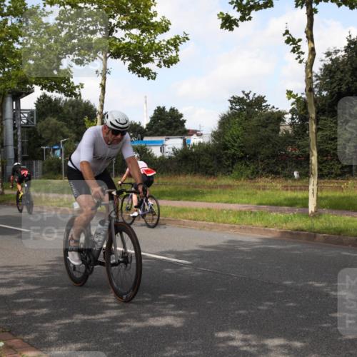 10.08.2025 - GEWOBA Citytriathlon Bremen Yannick Fuchs http://msf.ph/oto/8562096 10.08.2025 12:24:03 Radfahren 559, 614, 650, 706, 721, 815, 879, 1028 meine-sportfotos.de