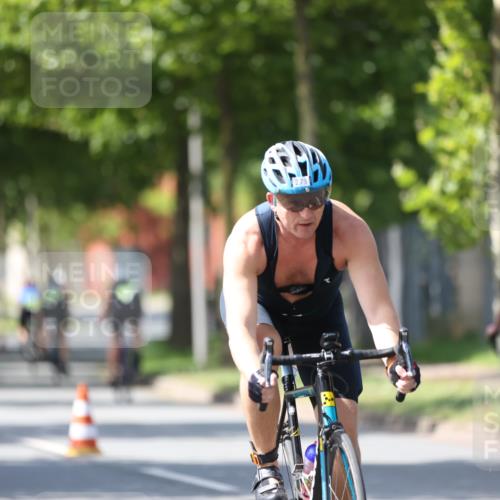10.08.2025 - GEWOBA Citytriathlon Bremen Yannick Fuchs http://msf.ph/oto/8562117 10.08.2025 14:26:04 Radfahren 181, 220, 231, 273, 325, 331, 446 meine-sportfotos.de