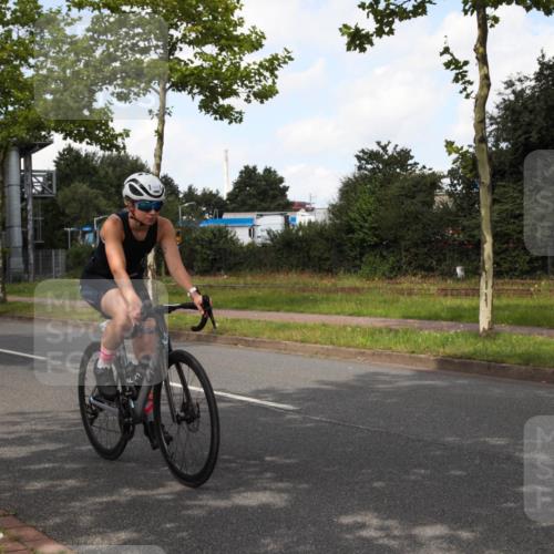 10.08.2025 - GEWOBA Citytriathlon Bremen Yannick Fuchs http://msf.ph/oto/8562129 10.08.2025 12:24:29 Radfahren 557, 613, 623, 660, 672, 705, 723, 724, 779, 809, 883, 925, 944, 964, 1006, 1036 meine-sportfotos.de