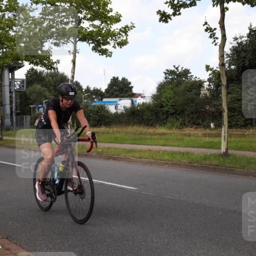 10.08.2025 - GEWOBA Citytriathlon Bremen Yannick Fuchs http://msf.ph/oto/8562141 10.08.2025 12:24:33 Radfahren 557, 597, 613, 623, 660, 672, 705, 724, 779, 809, 883, 925, 964, 1006, 1036 meine-sportfotos.de