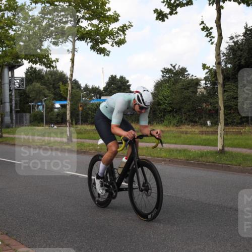 10.08.2025 - GEWOBA Citytriathlon Bremen Yannick Fuchs http://msf.ph/oto/8562142 10.08.2025 12:24:35 Radfahren 557, 597, 613, 623, 660, 672, 698, 705, 724, 779, 809, 883, 925, 964, 1006, 1036 meine-sportfotos.de