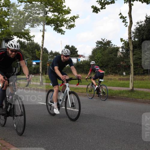 10.08.2025 - GEWOBA Citytriathlon Bremen Yannick Fuchs http://msf.ph/oto/8562147 10.08.2025 12:24:40 Radfahren 597, 623, 660, 672, 698, 705, 737, 779, 809, 883, 890, 896, 925, 964, 1006, 1036 meine-sportfotos.de