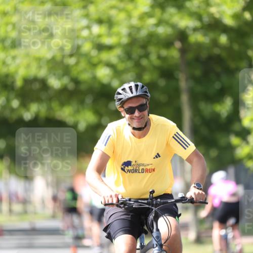 10.08.2025 - GEWOBA Citytriathlon Bremen Yannick Fuchs http://msf.ph/oto/8562156 10.08.2025 14:26:15 Radfahren 220, 231, 273, 278, 325, 331, 360 meine-sportfotos.de