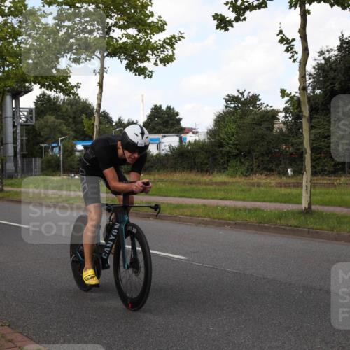 10.08.2025 - GEWOBA Citytriathlon Bremen Yannick Fuchs http://msf.ph/oto/8562157 10.08.2025 12:24:49 Radfahren 597, 672, 698, 737, 814, 880, 890, 896, 954, 955, 1006 meine-sportfotos.de