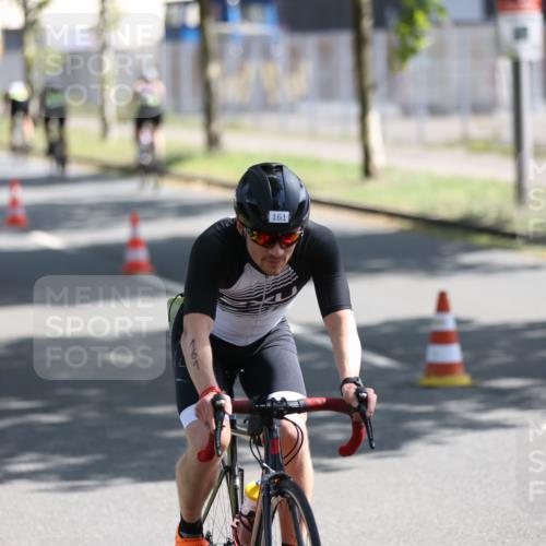 10.08.2025 - GEWOBA Citytriathlon Bremen Yannick Fuchs http://msf.ph/oto/8562192 10.08.2025 14:27:02 Radfahren 189, 196, 276, 305, 318, 349, 372, 422, 457, 484, 497 meine-sportfotos.de