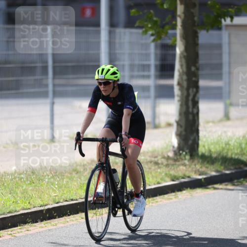 10.08.2025 - GEWOBA Citytriathlon Bremen Yannick Fuchs http://msf.ph/oto/8562194 10.08.2025 14:27:05 Radfahren 189, 196, 276, 305, 318, 372, 422, 457, 484, 497 meine-sportfotos.de