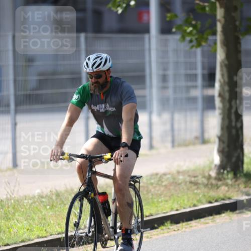 10.08.2025 - GEWOBA Citytriathlon Bremen Yannick Fuchs http://msf.ph/oto/8562201 10.08.2025 14:27:12 Radfahren 189, 196, 276, 286, 305, 318, 441, 457 meine-sportfotos.de