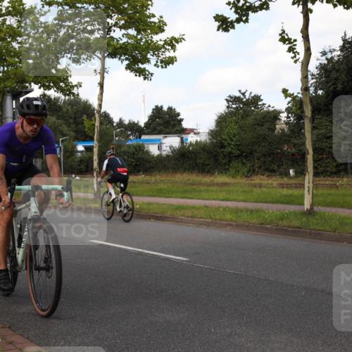 10.08.2025 - GEWOBA Citytriathlon Bremen Yannick Fuchs http://msf.ph/oto/8562224 10.08.2025 12:25:55 Radfahren 611, 677, 684, 693, 730, 755, 830, 842, 849, 850, 865, 871, 1014 meine-sportfotos.de
