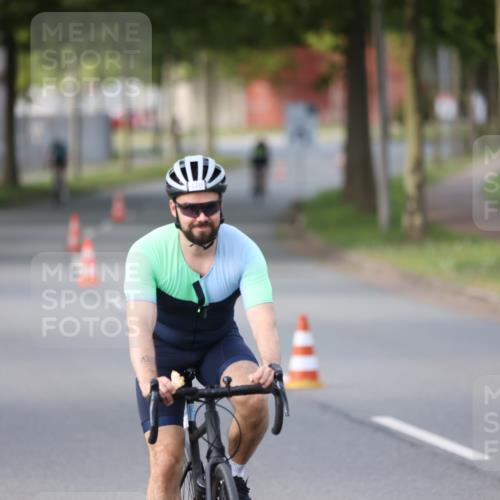 10.08.2025 - GEWOBA Citytriathlon Bremen Yannick Fuchs http://msf.ph/oto/8562232 10.08.2025 14:27:33 Radfahren 120, 156, 320, 363 meine-sportfotos.de