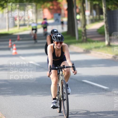 10.08.2025 - GEWOBA Citytriathlon Bremen Yannick Fuchs http://msf.ph/oto/8562247 10.08.2025 14:28:19 Radfahren 70, 382, 401, 448 meine-sportfotos.de