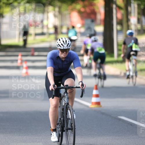 10.08.2025 - GEWOBA Citytriathlon Bremen Yannick Fuchs http://msf.ph/oto/8562262 10.08.2025 14:28:32 Radfahren 237, 367, 401, 448, 467, 483 meine-sportfotos.de