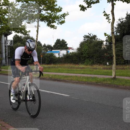 10.08.2025 - GEWOBA Citytriathlon Bremen Yannick Fuchs http://msf.ph/oto/8562289 10.08.2025 12:26:43 Radfahren 574, 644, 668, 710, 837, 846, 889, 903, 930, 939, 946, 948, 972 meine-sportfotos.de